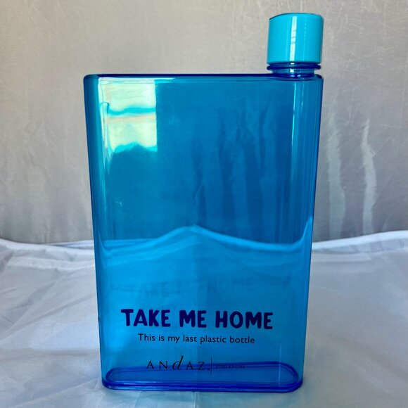 Singapore Andaz Exclusive 14 fl oz. Blue Reusable Slim Flat Water Bottle w/ Cap - Picture 1 of 3